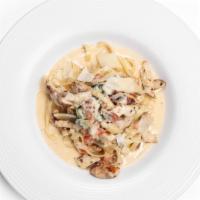 Fettuccine Pollo Champagne · Chicken breast sauteed in olive oil, fresh basil, tomatoes and garlic with champagne reducti...