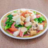 S2. Seafood Delight海鲜大会 · Lobster, jumbo shrimp, fresh scallop, king crab meat and mixed vegetables with white sauce.