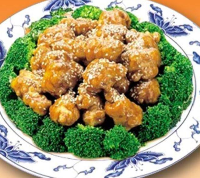 S15. Sesame Chicken芝麻鸡 · Hot crispy chunks of chicken with chef's special sauce on broccoli bed top with sesame seeds.