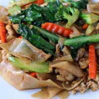 Pad See Iew · Choice of thin rice noodles or flat noodles with chicken, broccoli, carrots, egg and sweet b...