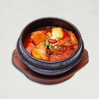 Dak Bokkeum Tang 닭볶음탕 | 炖辣鸡块 · Braised chicken in spicy sauce with, potato, carrot and onions.