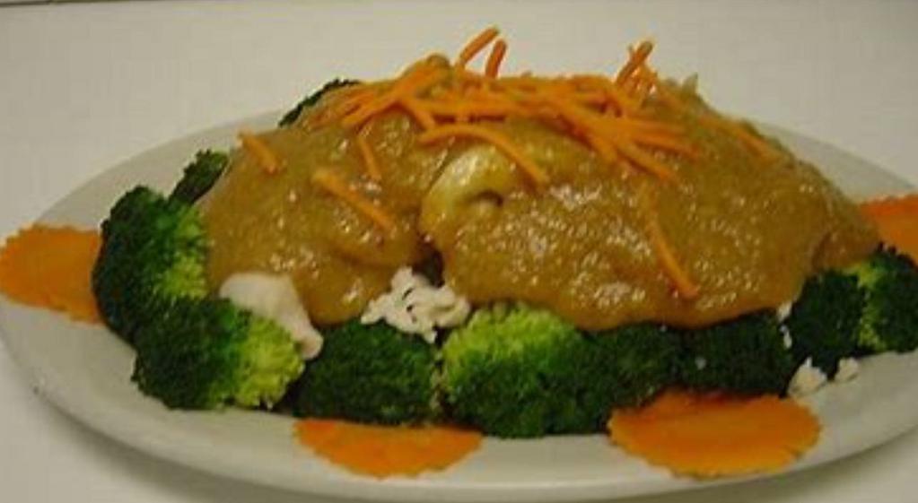 Pad Rama Peanut · Served on a bed of steamed vegetable and topped with peanut sauce.