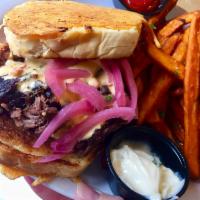 Short Rib and Pimiento Grilled Cheese  · Stout braised short rib, pimiento cheese, spiced aioli, sauteed onion.