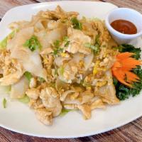 Kau Kai · Stir-fried flat rice noodle with choice of meat, egg, garlic bedded with fresh lettuces.