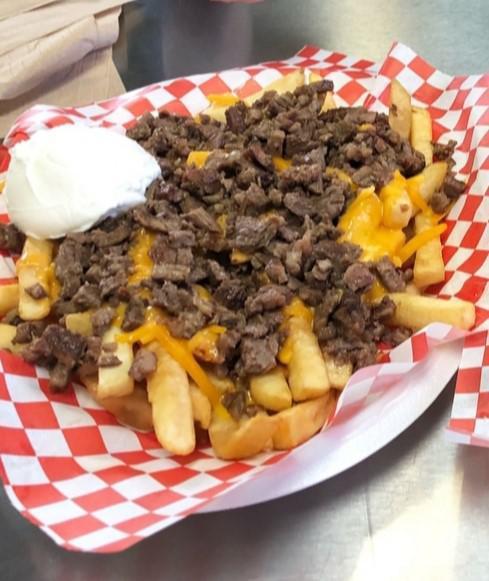Super Fries · French fries with meat, cheese, and cream.
Papas fritas con carne al gusto, queso, y crema.
