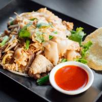 N4. Pad Kua Gai · Sauteed flat noodles with chicken, red onion, beansprout, scallion, and egg. Served with Sri...