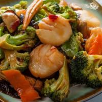 S2. Shrimp with Fresh Scallop · Scallop and jumbo shrimp with broccoli, pea pods, baby corn, mushrooms and vegetables in bro...