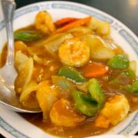 33. Curry Shrimp Dinner Combo · Served with pork fried rice and egg roll. Hot and spicy.