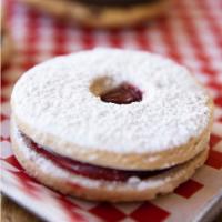 Linzer Tart Cookie · Sugar cookie with Raspberry Filling