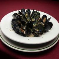 Mejillones En Salsa Verde · Sauteed mussels with shallots, garlic, parsley and white wine cream sauce.