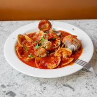 Zuppa di Clams · White bread. Fresh clams with garlic and marinara sauce, served over your choice of pasta.