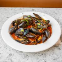 Zuppa di Mussels · White bread. Fresh mussels with garlic and marinara sauce, served over your choice of pasta.