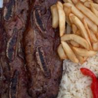Costela de Vaca Grelhada · Grilled beef short ribs.