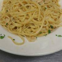 Linguini with Garlic and Oil · 