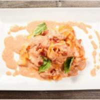Pappardelle Amor di Pasta · Bacon, vodka, pink sauce, mushrooms, speck.