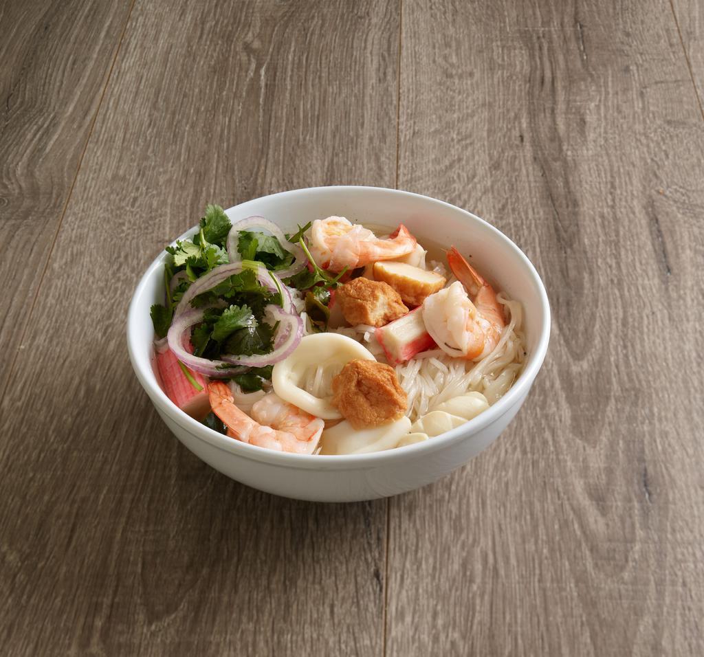 20. Sea Food Noodle Soup / Pho Hai San · Seafood noodle soup.