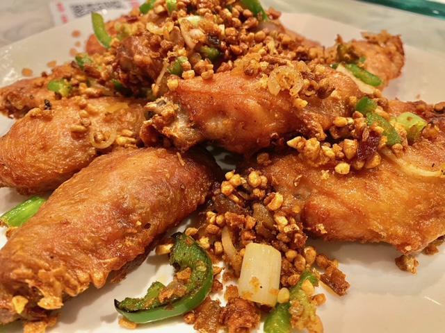 Salt & Pepper Chicken Wings (8 Pcs) 椒鹽雞中翼 · 