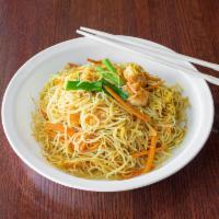 Singapore Rice Noodle with Curry · rice noodle is kind of skinny one noodle, also call angel hair .
if curry is your favor sauc...