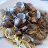 Linguine with Clam Sauce · 