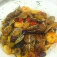 Spaghetti alla Frank Sinatra · Shrimp, clams, Gaeta olives, capers and fresh tomatoes.