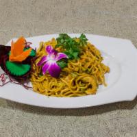 Singapore Noodles · Special well known traditional egg noodle in curry flavor.