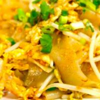Gai Kua · Wide rice noodles stir fried with egg, back pepper, green onions, bean sprouts in garlic sau...