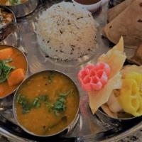Vegan Special Thali · Full vegan meal with 3 curries, lentils, rice, roti, appetizer, fryums and indian pickle.
