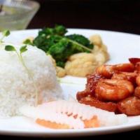Com Tom Thit Rim · Rice with sauteed garlic shrimp and seasoned pork belly
