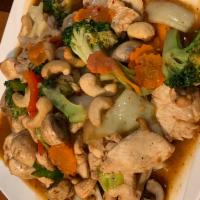 Cashew Nuts chicken or pork or tofu or vegetables  · Stir fried choice of meat with broccoli, cabbage, carrots, mushrooms and white onions.