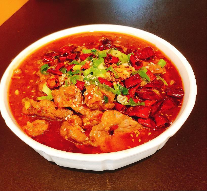 H04. Sliced Beef in Hot Chili Sauce 水煮牛 · Spicy.