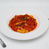 Rigatoni Pomodoroe Basilico · Fresh tomato sauce and basil.