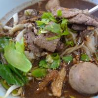 75. Boat Noodle · Spicy rice noodle soup with meatballs, sliced beef, bean sprouts, green onions and broccoli.
