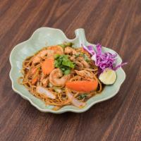 Pad Spaghetti Tom Yum · Stir-fried spaghetti with shrimp, chicken, mushroom and tomatoes in hot and sour Thai delici...