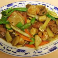 6. 4 Season · Jumbo shrimp, beef, chicken, and roast pork sauteed garden vegetable in the brown sauce. Ser...