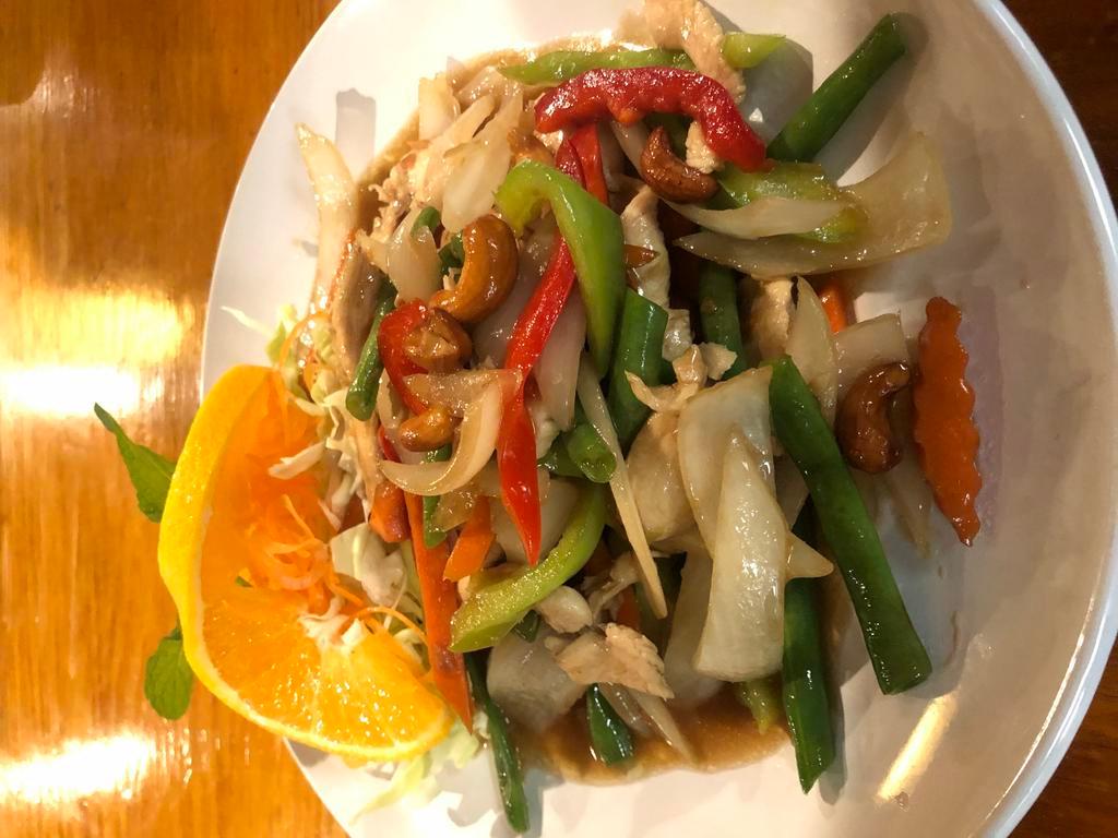 Cashew Nut Stir Fried  · Cashew nut, carrot, bell pepper and onions, with brown sauce.