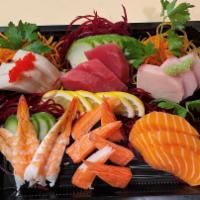 Sashimi Regular Combo · 15 pieces of sashimi and 5 kinds.