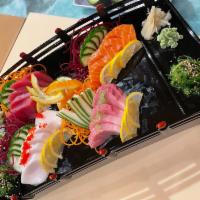 Sashimi Deluxe Combo · 15 pieces of sashimi and 7 kinds.