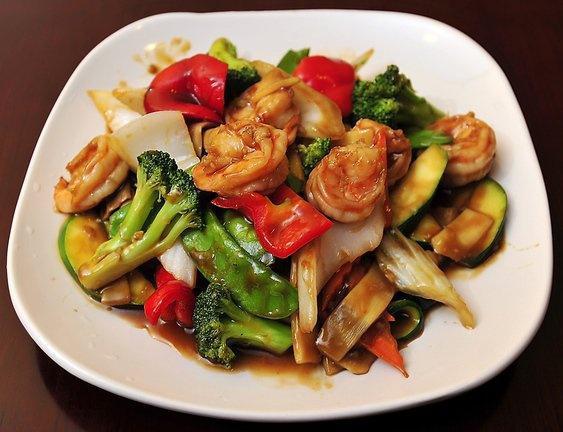 43. Hunan Shrimp · Jumbo shrimp with broccoli, mushroom, water chestnut, green pepper, zucchini, and carrots with spicy Hunan sauce. With a side of rice. Spicy.