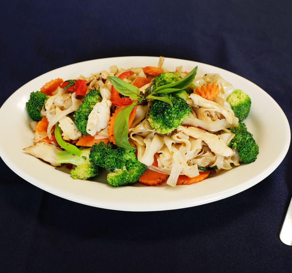21. Guay Teaw Pad Kee Mao · Delicious spicy thick rice noodles, stir-fried with broccoli, Thai basil, green and red bell peppers, tomatoes, spicy Thai chilies, garlic and soy sauce.