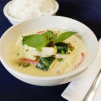 28. Gang Keow Wan · Medium spicy green curry with coconut milk, bamboo shoots, bell peppers, peas, zucchini, Tha...