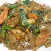Drunken Noodle · Rice noodle stir fried with choice of meat and fresh spicy chili, bell pepper, onion, tomato...