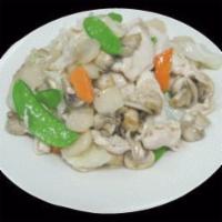 Moo Gu Gai Pan · White sauce and white meat. Served with steamed or fried rice.