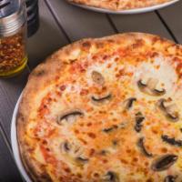 Funghi Pizza · Tomato sauce, mozzarella and fresh mushrooms.