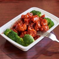 General Tso's Chicken (大)左宗鸡 · Hot and spicy.