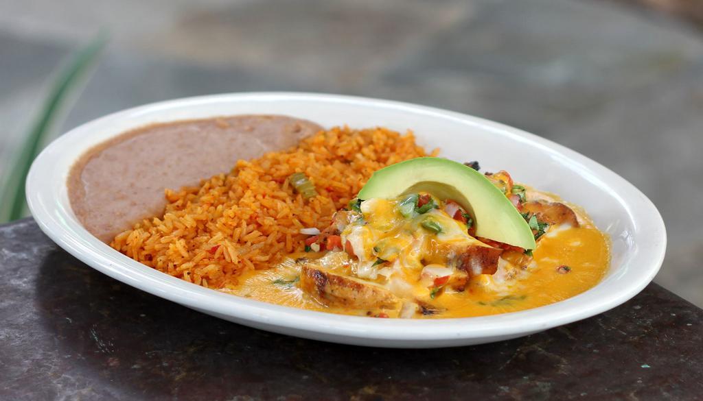 Pollo con Queso · Sliced chicken breast topped with pico de gallo, chile con queso and melted blended cheeses. Garnished with an avocado slice.