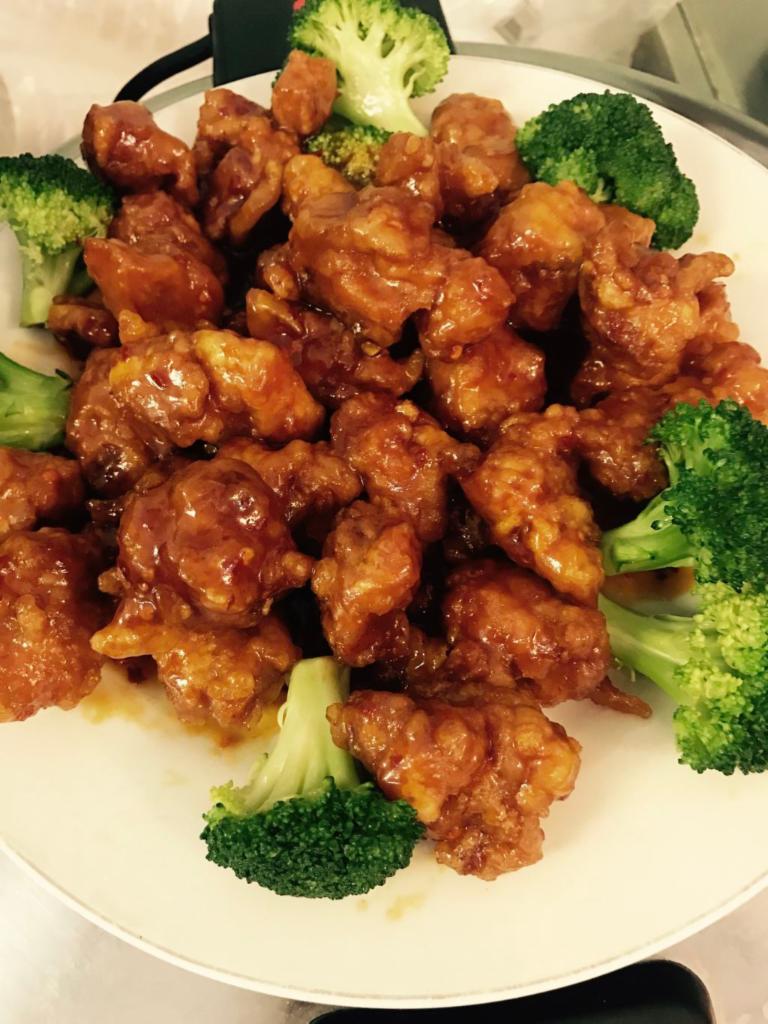 H5. General Tso's Chicken · Tender chunks of marinated boneless chicken sauteed in chef's red hot sauce. Served with broccoli and white rice. Spicy.