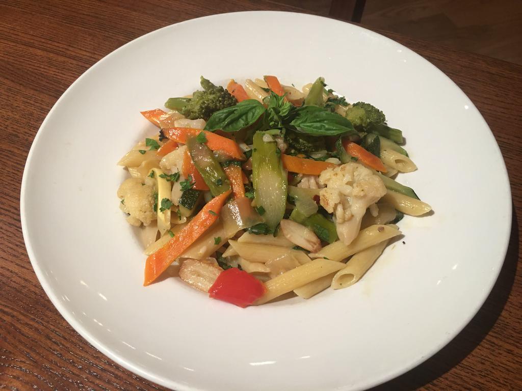 Penne Primavera · Oven-roasted broccoli, cauliflower, tomatoes, carrots, asparagus,
zucchini, red pepper, onion, garlic & extra virgin olive oil 