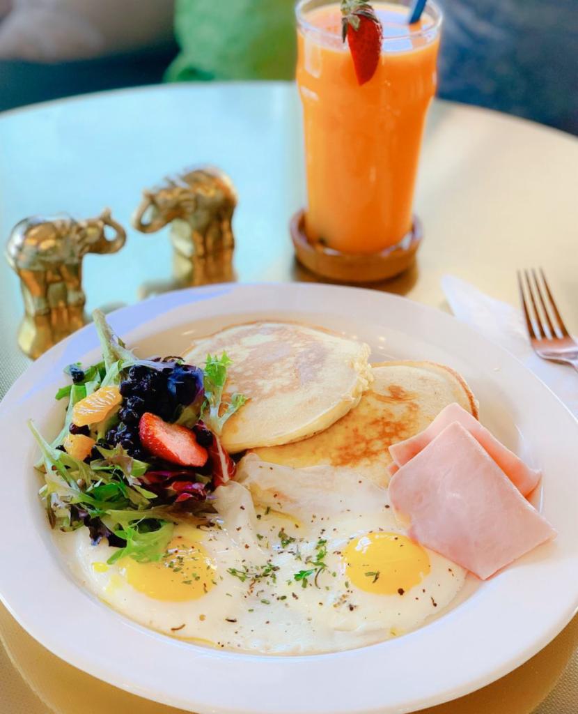 King's Complete Breakfast · 2 eggs any style, pancakes and side of ham or bacon. Served with fruit and salad.