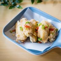 Crispy Chicken Wings 酥脆炸鸡翅 · Cooked wing of a chicken coated in sauce or seasoning.