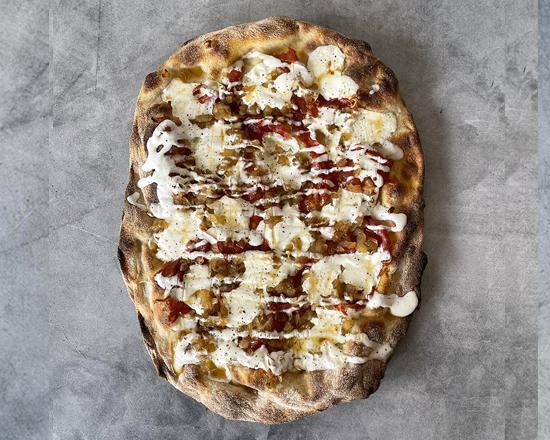 Goat e Calabrese · Fresh mozzarella, Hot salami Calabrese, caramelized onions, house Goat cheese sauce, touch of honey.